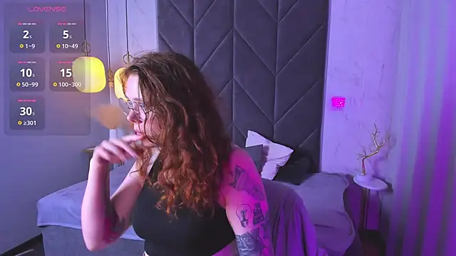 SophiePure online show from 10/04/25, 09:02