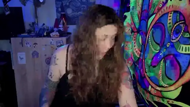 Snapshot of SophiePure chatting on 05/18/26, 11:27 SophiePure online show from 05/18/26, 11:27