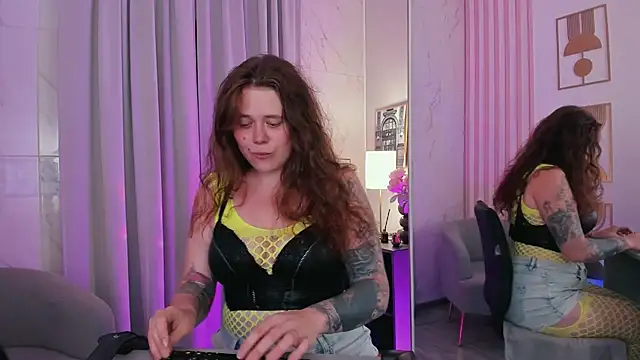 Snapshot of SophiePure chatting on 08/01/26, 09:03 SophiePure online show from 08/01/26, 09:03