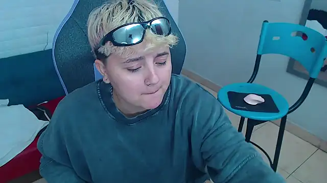 isabeautyx19 online show from 01/22/25, 02:48