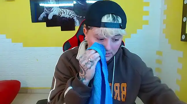 isabeautyx19 online show from 01/22/25, 02:56