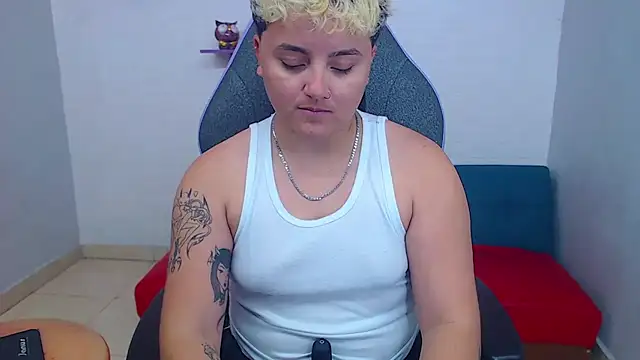 isabeautyx19 online show from 02/12/25, 01:30