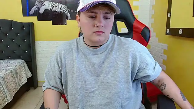 isabeautyx19 online show from 09/19/25, 03:52