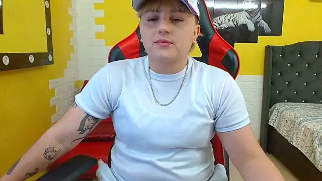 isabeautyx19 online show from 09/30/25, 01:54