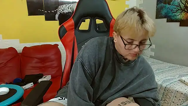 isabeautyx19 online show from 10/07/25, 01:14