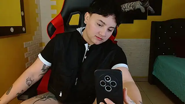 isabeautyx19 online show from 10/20/25, 02:56