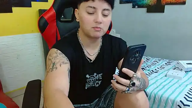 isabeautyx19 online show from 10/28/25, 03:43