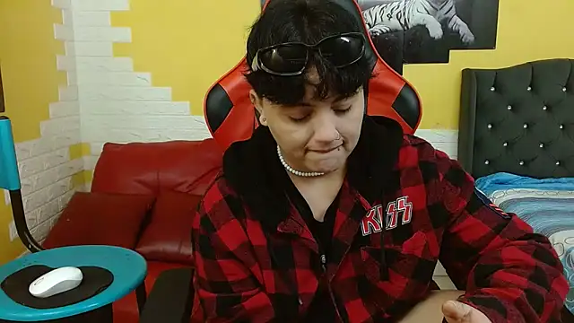 isabeautyx19 online show from 12/17/25, 02:28