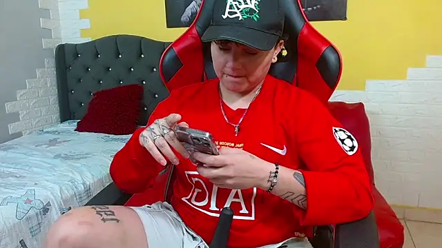 isabeautyx19 online show from 02/12/26, 01:00