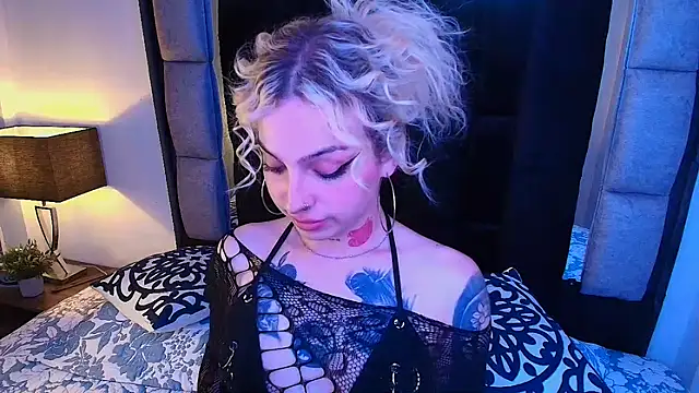 Snapshot of Bonnie_vega chatting on 09/18/25, 09:06 Bonnie vega online show from 09/18/25, 09:06