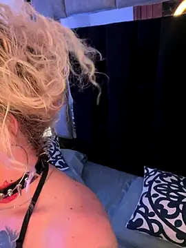 Snapshot of Bonnie_vega chatting on 10/18/25, 12:57 Bonnie vega online show from 10/18/25, 12:57