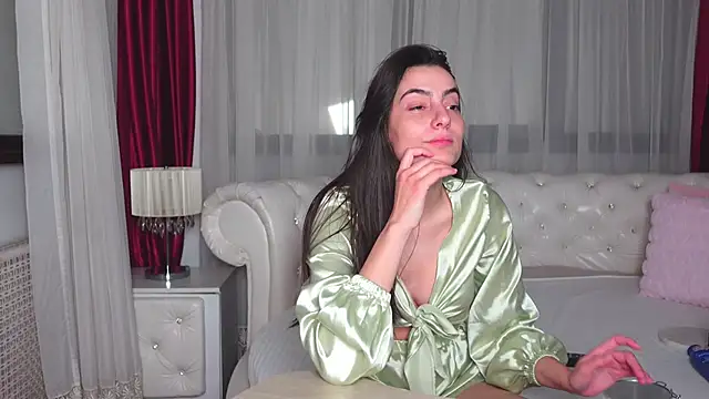 Snapshot of NinaCrystal1 chatting on 01/15/25, 08:09 NinaCrystal1 online show from 01/15/25, 08:09