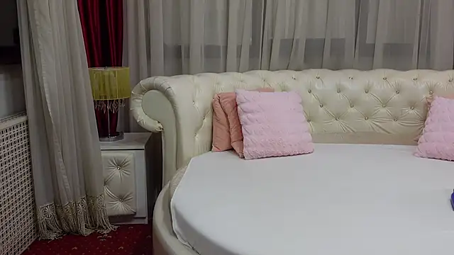 Snapshot of NinaCrystal1 chatting on 02/20/25, 05:55 NinaCrystal1 online show from 02/20/25, 05:55