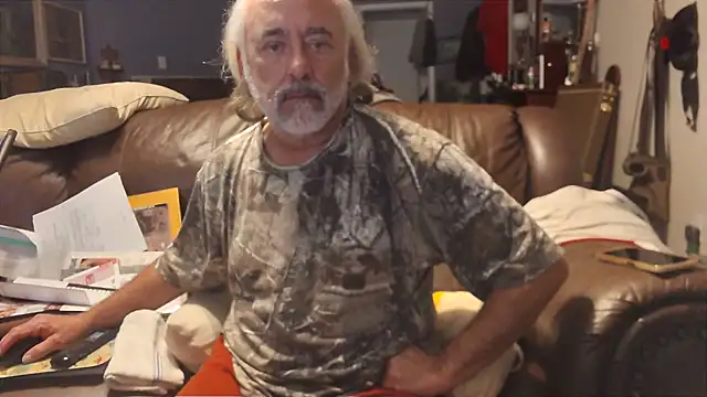 Snapshot of PincheDave4u chatting on 12/30/24, 12:32 PincheDave4u online show from 12/30/24, 12:32