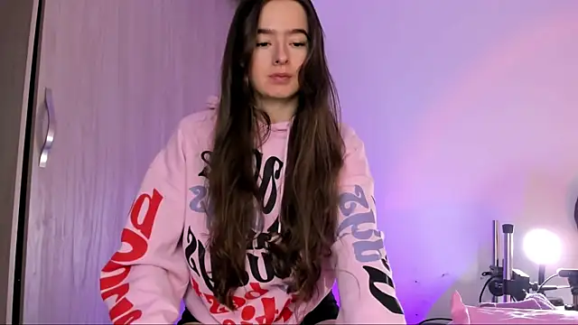 Snapshot of aalyce_syn chatting on 11/27/25, 05:04 aalyce syn online show from 11/27/25, 05:04