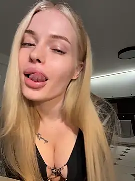 Vladamais online show from 04/18/26, 07:07