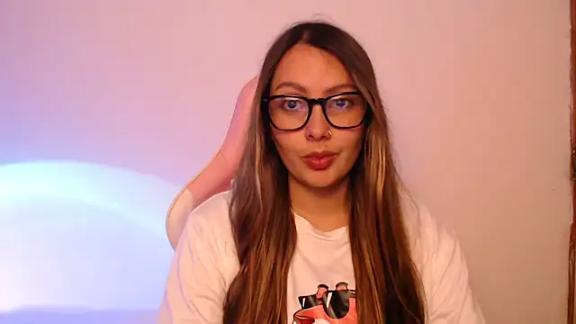 lalawhitte online show from 11/21/25, 10:19