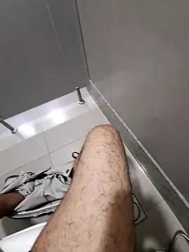 Snapshot of johny_69d@xh chatting on 12/04/24, 11:52 johny 69dxh online show from 12/04/24, 11:52