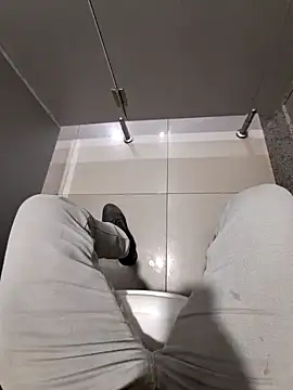 Snapshot of johny_69d@xh chatting on 12/17/24, 11:17 johny 69dxh online show from 12/17/24, 11:17