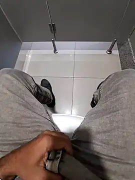 Snapshot of johny_69d@xh chatting on 01/07/25, 07:42 johny 69dxh online show from 01/07/25, 07:42