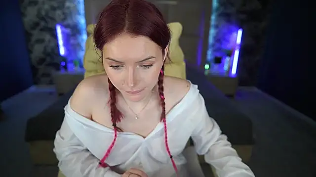 Snapshot of MilaSecrett chatting on 03/15/25, 07:20 MilaSecrett online show from 03/15/25, 07:20