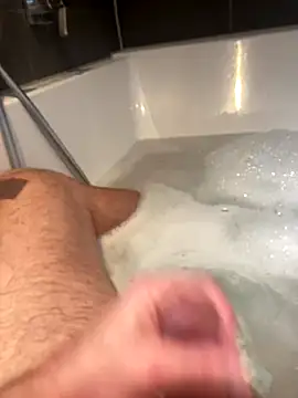 Snapshot of LivingLegend1978 chatting on 10/25/25, 02:24 LivingLegend1978 online show from 10/25/25, 02:24