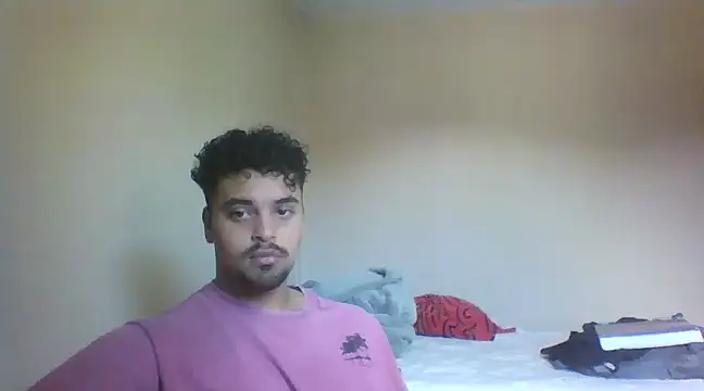 Snapshot of Xcumshot33 chatting on 02/13/25, 01:05 Xcumshot33 online show from 02/13/25, 01:05