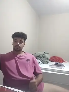 Snapshot of Xcumshot33 chatting on 02/14/25, 03:11 Xcumshot33 online show from 02/14/25, 03:11