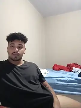 Snapshot of Xcumshot33 chatting on 02/26/25, 03:32 Xcumshot33 online show from 02/26/25, 03:32