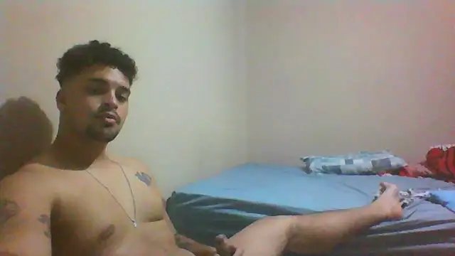 Snapshot of Xcumshot33 chatting on 11/06/25, 02:45 Xcumshot33 online show from 11/06/25, 02:45