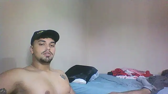 Snapshot of Xcumshot33 chatting on 11/16/25, 05:18 Xcumshot33 online show from 11/16/25, 05:18