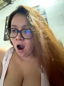 Snapshot of solecito_22 chatting on 10/15/25, 04:45 solecito 22 online show from 10/15/25, 04:45