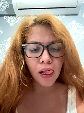 Snapshot of solecito_22 chatting on 11/17/25, 03:56 solecito 22 online show from 11/17/25, 03:56