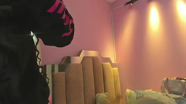 LoveQueen2 online show from 11/18/25, 12:20