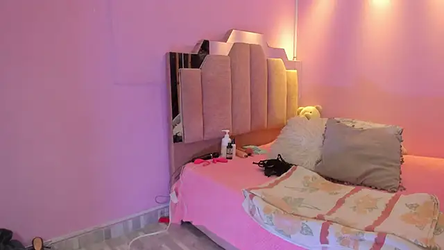 LoveQueen2 online show from 12/02/25, 12:21