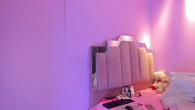 LoveQueen2 online show from 12/04/25, 12:03