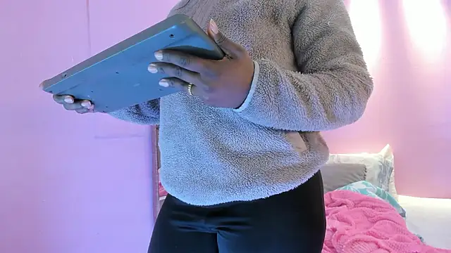 Snapshot of LoveQueen2 chatting on 02/01/26, 11:53 LoveQueen2 online show from 02/01/26, 11:53