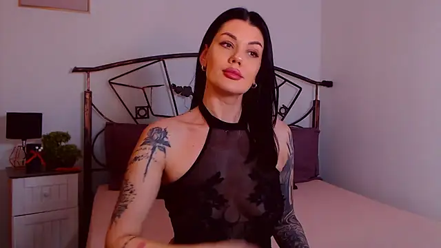 YvonneEverlee online show from 11/15/25, 09:11