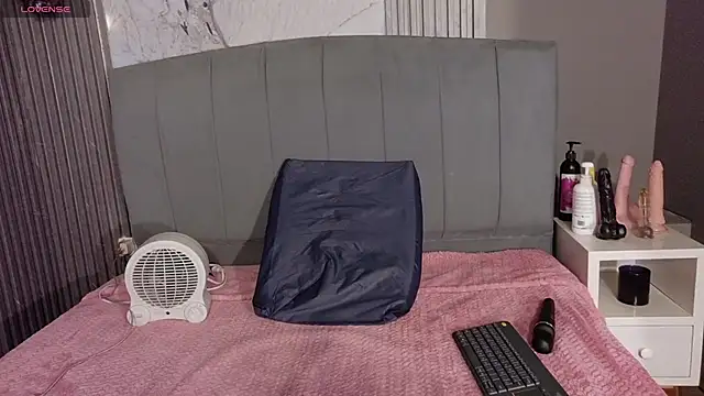 Danielaa a online show from 10/28/25, 12:03