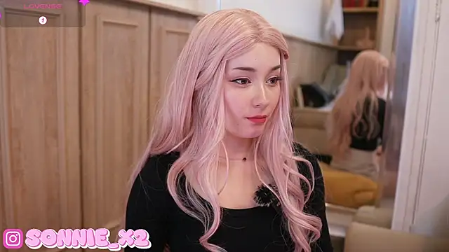 Snapshot of Sonnie_ chatting on 02/10/25, 04:04 Sonnie online show from 02/10/25, 04:04