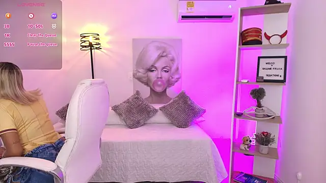 Snapshot of SALOOMEE__ chatting on 01/31/25, 11:56 SALOOMEE online show from 01/31/25, 11:56