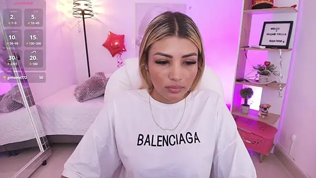 Snapshot of SALOOMEE__ chatting on 02/17/25, 11:55 SALOOMEE online show from 02/17/25, 11:55