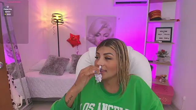 Snapshot of SALOOMEE__ chatting on 03/10/25, 11:10 SALOOMEE online show from 03/10/25, 11:10