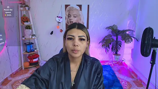 Snapshot of SALOOMEE__ chatting on 11/12/25, 11:10 SALOOMEE online show from 11/12/25, 11:10