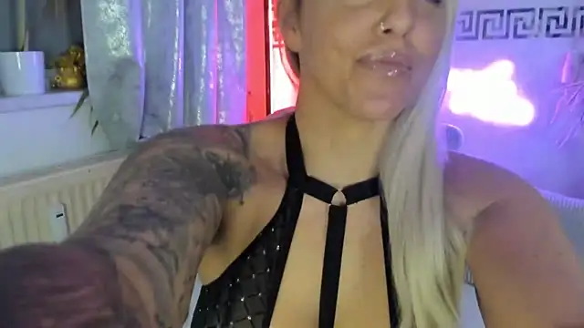 CocoSkyy online show from 11/29/25, 08:23