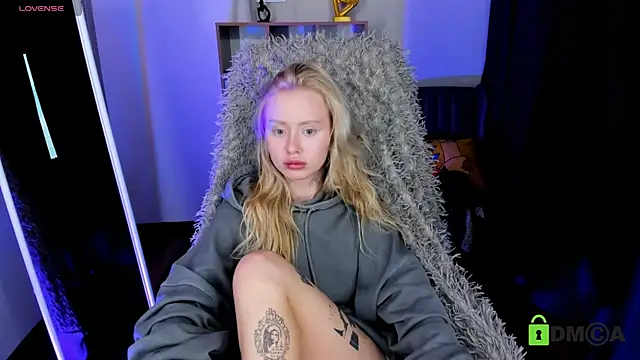 Snapshot of MalenaErnman chatting on 03/05/25, 02:01 MalenaErnman online show from 03/05/25, 02:01