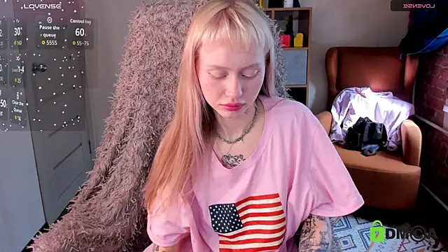 MalenaErnman online show from 04/12/26, 10:42