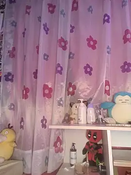 Snapshot of bonnie_moon chatting on 09/30/25, 04:06 bonnie moon online show from 09/30/25, 04:06