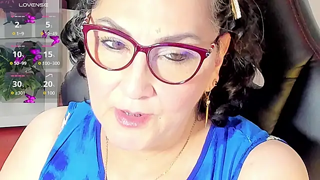 cataleya mom online show from 10/31/25, 03:18