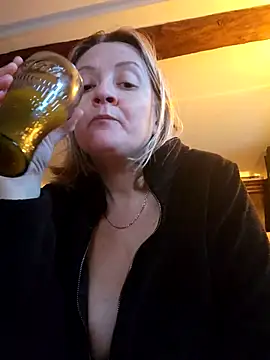 lady charlyne online show from 01/08/25, 08:38